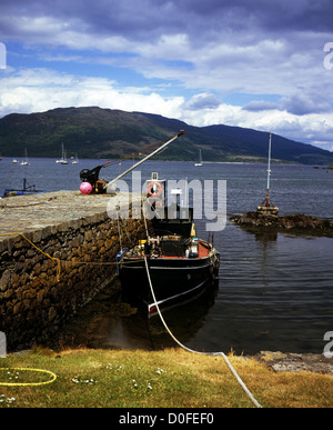 Petit bateau de pêche amarré par le quai Eilean Iarmain ou Île de Skye Sleat Isleornsay Banque D'Images