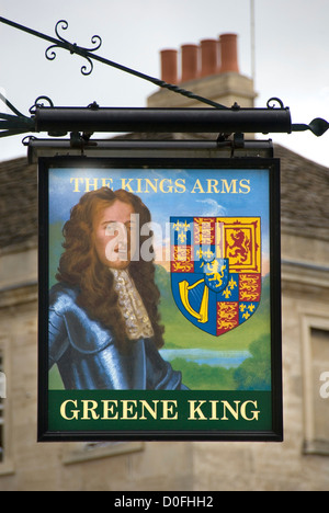 Enseigne de pub, 'Le Kings Arms' cheminées, Bradford on Avon, England, UK Banque D'Images