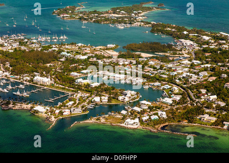 Vue aérienne de Marsh Harbour les Abacos, Bahamas. Banque D'Images