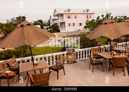 Maisons de couleur pastel à New Plymouth sur Green Turtle Cay, Bahamas. Banque D'Images