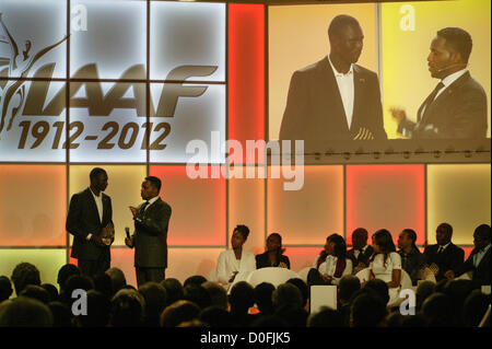 24 novembre, Barcelone, Espagne. IAAF, Association Internationale des Fédérations d'athlétisme, célèbre les athlètes du monde 2012 Cérémonie de remise des prix et le centenaire de sa création. Dans cette photo : David Rudisha (Kenia) reçoit le rendement 2012 de l'année. Banque D'Images