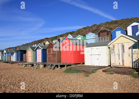 Cabines de plage à Milford on Sea, Hampshire England UK Banque D'Images