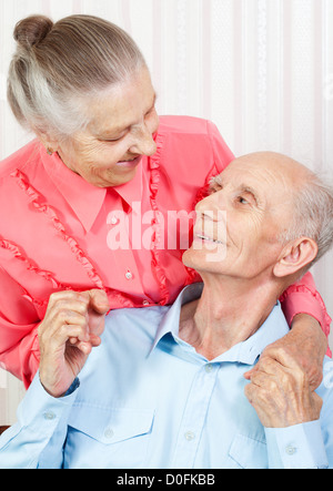 Closeup portrait of a smiling young couple Banque D'Images
