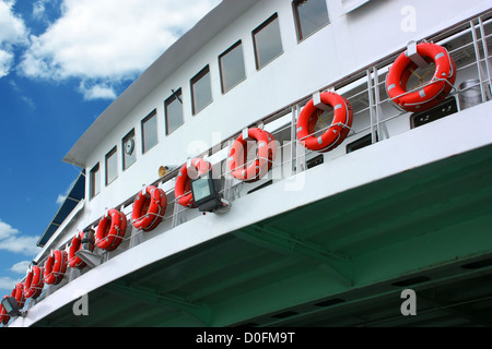 La vie commandé joints toriques sur ferry-boat Banque D'Images