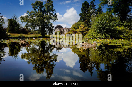 Couleurs de la fin de l'été dans les jardins de la place Wakehurst de RBG Kew à West Sussex, Royaume-Uni. Banque D'Images