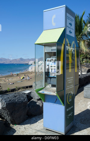 Cabine téléphonique dh Telefonica espagne Lanzarote téléphone téléphone public à pièces payer fort kiosk Banque D'Images