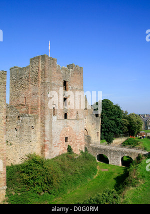 La garder et les douves de basse-Ludlow Castle Shropshire England UK Banque D'Images