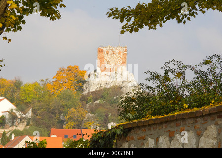 Ruines du château de Mikulov, en Moravie du Sud, République Tchèque Banque D'Images