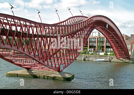 Pont Python à Amsterdam aux Pays-Bas Banque D'Images