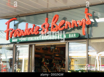 Frankie & Benny's New York Restaurant Italien à MacArthur Glen Retail Park, Sarn, Bridgend, South Wales, UK Banque D'Images