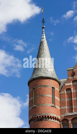 Tourelle sur bâtiment néo-gothique à Groningue, Pays-Bas Banque D'Images