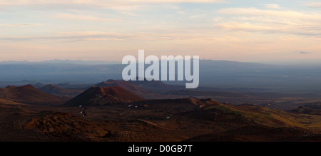 Le coucher du soleil. La zone sèche du désert volcanique près du volcan Tolbachik. Nature park Kluchevskoy. Kamchatka Peninsula. Extrême-Orient. La Russie. Banque D'Images