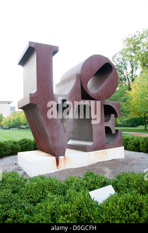 USA, Indiana, Indianapolis, Robert Indiana Love sculpture au Musée d'art de l'Indiana Banque D'Images