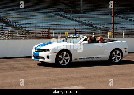 USA, Indiana, Indianapolis Motor Speedway, balades en voitures rythme ventilateur hors saison scène de la voiture de course Indy 500 annuel. Banque D'Images