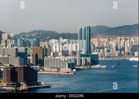 Hong Kong, 9 mai, 2012 Vue sur le port de Hong Kong et de Kowloon à partir de la zone centrale. Kees Metselaar Photo Banque D'Images
