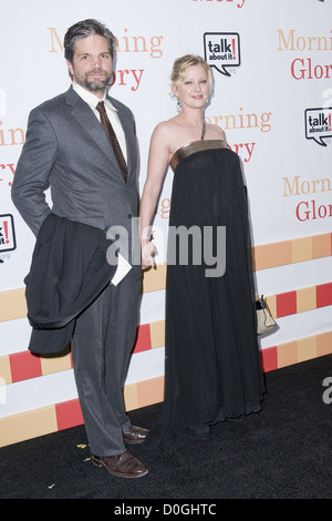 Gretchen Mol et Tod Williams La première mondiale de 'Morning Glory' tenu à la Clearview Cinemas Ziegfeld Theatre - Arrivées Banque D'Images