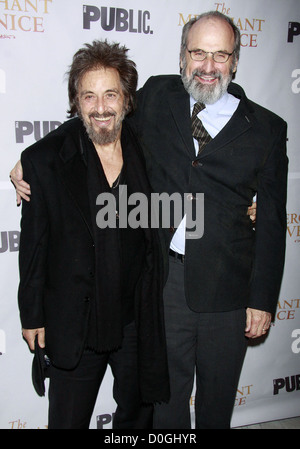 Al Pacino et Daniel Sullivan nuit d'ouverture après la célébration du parti Public Theater Broadway production "The Merchant Banque D'Images