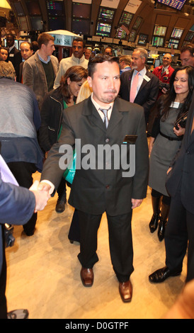 Edison Pena, a sauvé les mineurs chiliens, surnommé 'Le Runner' New York Road Runners célébrer 41e marche de l'ING New York Banque D'Images