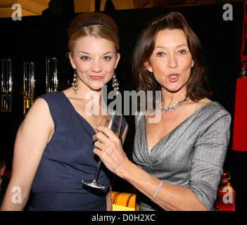 Natalie Dormer, Cherie Lunghi Dîner nuit rouge une séance qui a eu lieu à l'ancienne Billingsgate Londres, Angleterre - 08.11.10 Banque D'Images