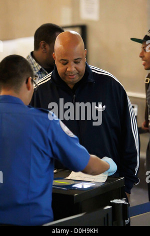 Joseph Simmons vu en passant par la sécurité à l'aéroport de LAX Los Angeles, USA - 15.09.10 Banque D'Images