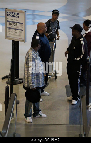 Joseph Simmons et amis vu en passant par la sécurité à l'aéroport de LAX Los Angeles, USA - 15.09.10 Banque D'Images