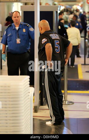 Joseph Simmons vu en passant par la sécurité à l'aéroport de LAX Los Angeles, USA - 15.09.10 Banque D'Images