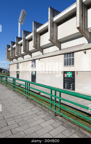 Santander, Espagne : Un des coins d'El Sardinero Stadium, domicile de l'équipe espagnole de football Real Racing Club de Santander. Banque D'Images