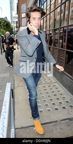 Nick Grimshaw en dehors de la BBC Radio 1 studios London, England - 18.09.10 Banque D'Images