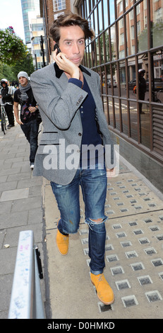 Nick Grimshaw en dehors de la BBC Radio 1 studios London, England - 18.09.10 Banque D'Images