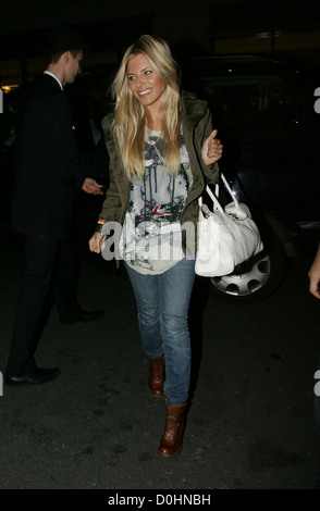 Mollie King du samedi à l'extérieur de l'célébrités May Fair Hotel. Londres, Angleterre - 25.09.10 Banque D'Images