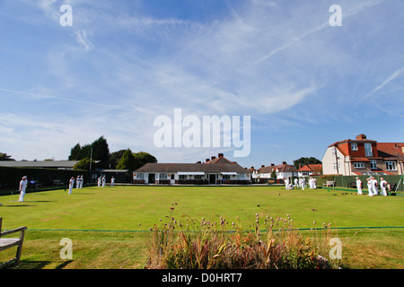 Un jeu de boules à West Wickham bowls club qui a été fondé en 1908. Banque D'Images