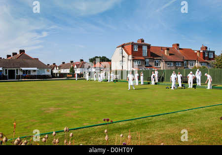 Un jeu de boules à West Wickham bowls club qui a été fondé en 1908. Banque D'Images