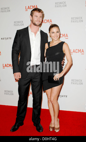 Chris Hemsworth et Elsa Pataky Gala d'ouverture et de démasquage de l'Resnick Pavilion au LACMA (le Los Angeles County Museum of Banque D'Images