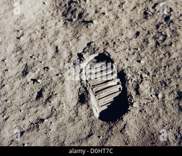 L'une des premières mesures prises sur la Lune, c'est une image de bootprint du Buzz Aldrin de la mission Apollo 11. Neil Armstrong Banque D'Images