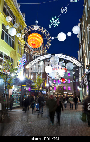 Les lumières de Noël sur l'affichage à Carnaby Street à Londres. Banque D'Images