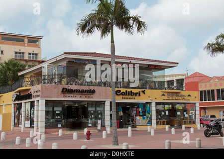 Commerces et restaurants dans le centre-ville d'Oranjestad Aruba Banque D'Images