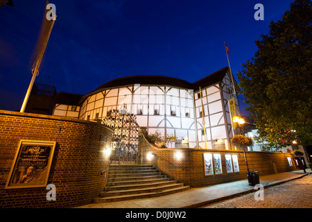 Une vue sur le Théâtre du Globe de Shakespeare sur les rives de la Tamise. Banque D'Images