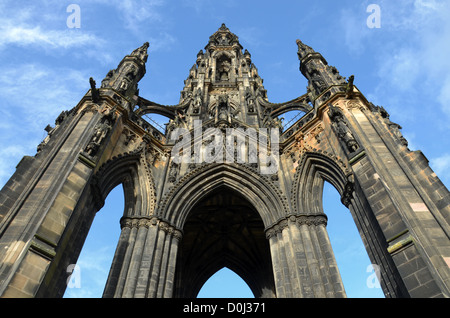 Le monument Scott est un monument gothique victorien de l'auteur écossais Sir Walter Scott dans Princes Street Gardens, Édimbourg, Écosse, Royaume-Uni. Banque D'Images