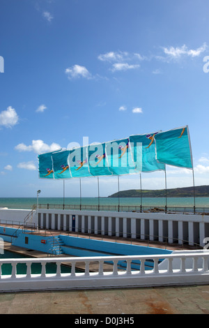 La piscine du Jubilé dans Penzance décorée de drapeaux spéciaux pour le Jubilé de diamant de la Reine. Banque D'Images