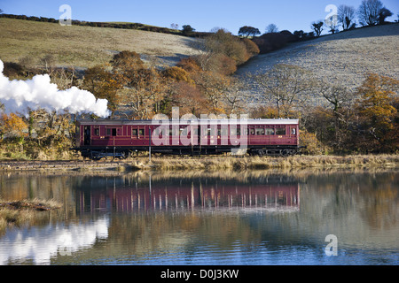 Railmotor sur l'embranchement de Looe Banque D'Images