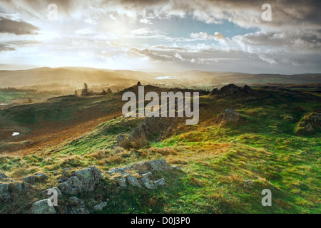 L'aube sur le lac d''Esthwaite Water en Cumbria. Banque D'Images