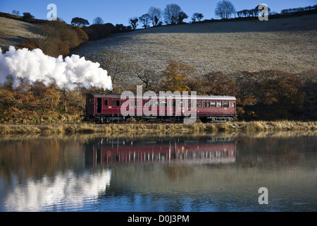 Railmotor sur l'embranchement de Looe Banque D'Images