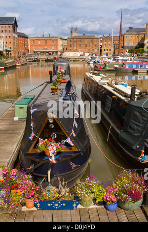 Canal bateaux amarrés au quai, Gloucester Gloucester Historique Banque D'Images