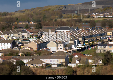 Une vue sur les toits d'un immeuble résidentiel à Merthyr Tydfil. Banque D'Images