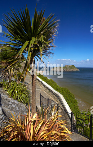 St Catherine's Fort et l'île qui se trouve au large de la plage de Tenby. Banque D'Images