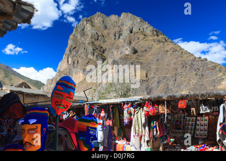 La vie de la ville tranquille à Ollantaytambo dans la Vallée Sacrée, Cuzco, Pérou province. Photo : Navè Orgad Banque D'Images