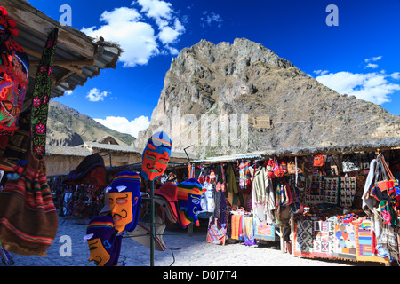 La vie de la ville tranquille à Ollantaytambo dans la Vallée Sacrée, Cuzco, Pérou province. Photo : Navè Orgad Banque D'Images