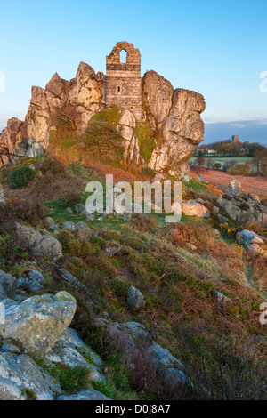 Chapelle en ruine de Saint Michel datant de 1409, Roche affleurement rocheux. Cornwall, Angleterre, Royaume-Uni, Europe Banque D'Images