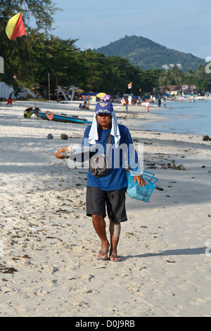 Vendeurs de nourriture sur la plage de Chaweng sur Ko Samui, Thaïlande Banque D'Images