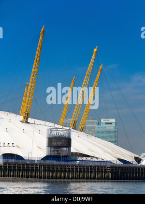 Vue de l'O2 Dome avec Greenwich Canary Wharf en arrière-plan. Banque D'Images